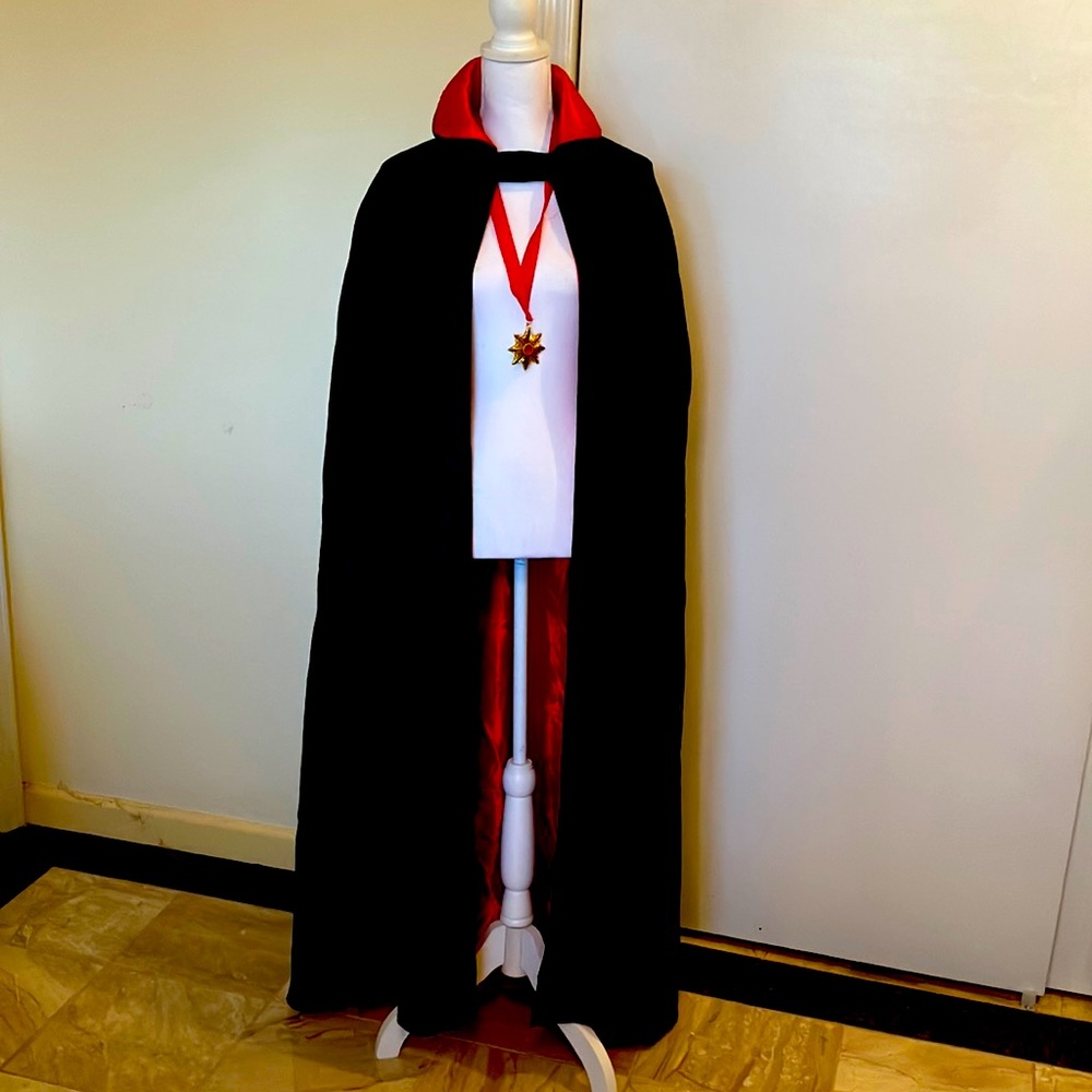 🧛‍♂️🧛‍♀️Halloween Vampire Cape & Medallion Black/Red Lining High Collar. O/S